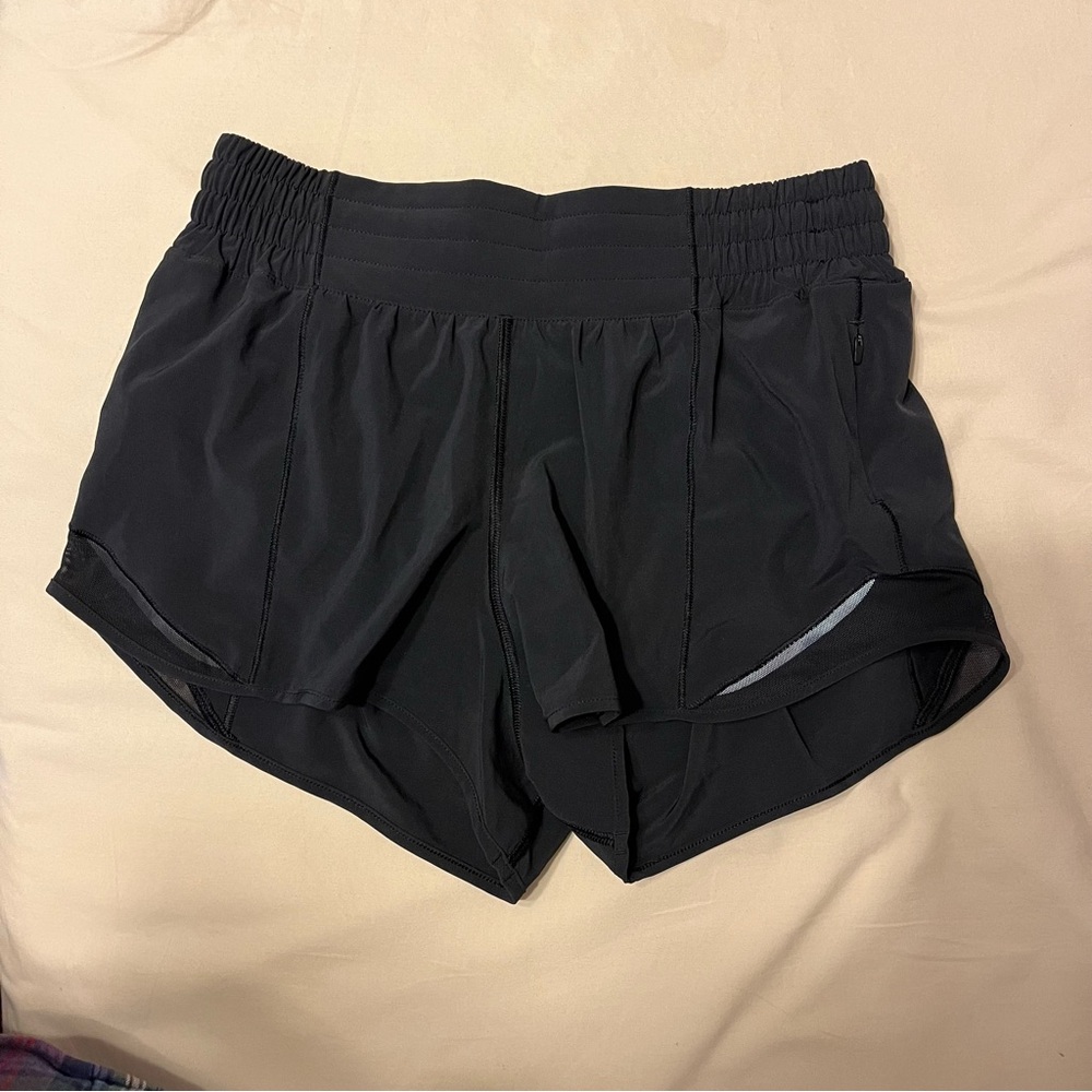 NWOT Lululemon Hotty Hot High 2.5" Rise Lined Short